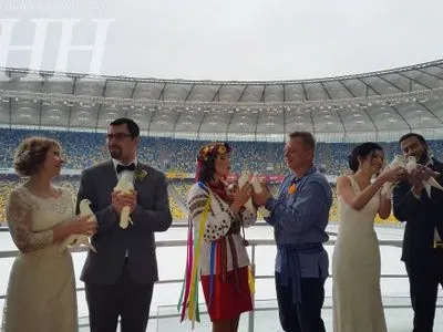 В столичном НСК "Олимпийский" состоялось три экспресс-свадьбы