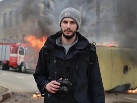 Британський фотограф, поранений в Авдіївці, напише книгу про війну на Донбасі