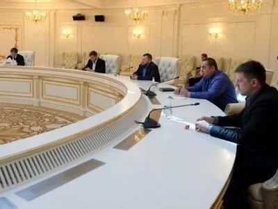 Украина в контактной группе подтвердила невозможность разговоров о выборах на Донбассе без выполнения минских соглашений - Д.Олифер (дополнено)