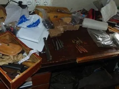 Правоохранители обнаружили в частном доме в Киевской области арсенал оружия