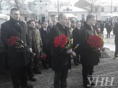Президент принял участие в возложении цветов в память о погибших в Афганистане