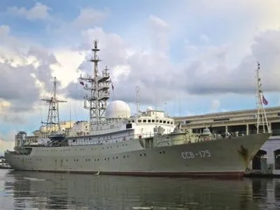 США помітили біля своїх берегів російський військовий корабель