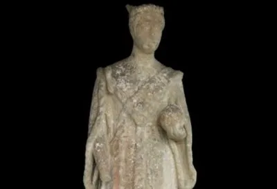 Зниклу 100 років тому статую королеви Вікторії знайшли в одному з дворів Великобританії