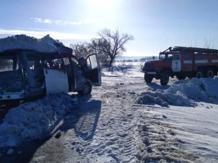 Микроавтобус полностью сгорел в Полтавской области