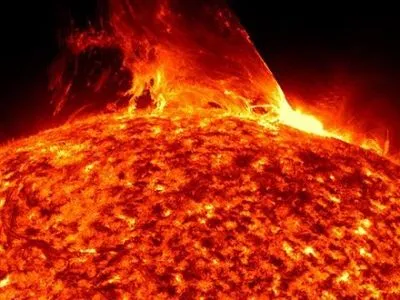 Вчені дізналися, чому на Сонці відбуваються потужні спалахи