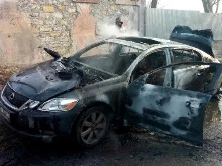 В Одесі в згорілому автомобілі виявили тіло чоловіка
