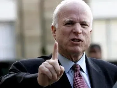 Дж.Маккейн призвал Д.Трампа предоставить Украине летальное оружие