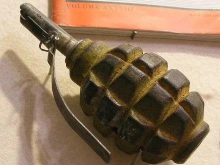 mikolayivskiy-student-prinis-do-uchilischa-granatu