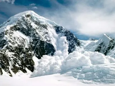 Из-за схода лавины в Казахстане погибли семь военных