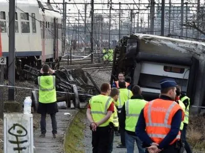 Сходження поїзда з рейок у Бельгії: 1 людина загинула, щонайменше 27 травмовані
