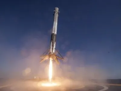 SpaceX отменила запуск ракеты-носителя Falcon 9 за несколько секунд до старта