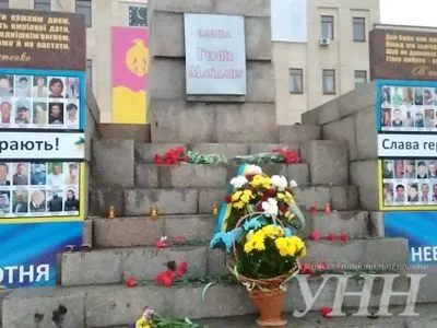 Доски с цитатами Л.Костенко и В.Чорновила установили на площади Героев Майдана в Кропивницком