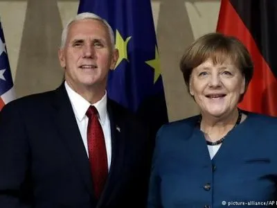 А.Меркель і М.Пенс обговорили конфлікти в Україні та Сирії