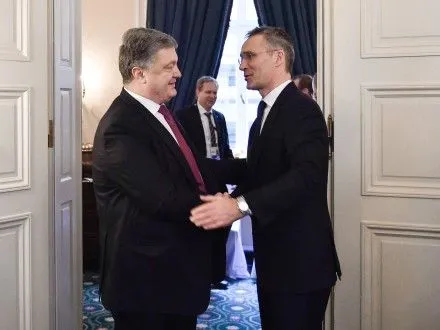П.Порошенко и Й.Столтенберг договорились активизировать работу в рамках трастовых фондов НАТО