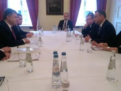П.Порошенко начал переговоры с президентом Польши