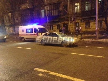 ДТП в Киеве: на пешеходном переходе сбили двух человек