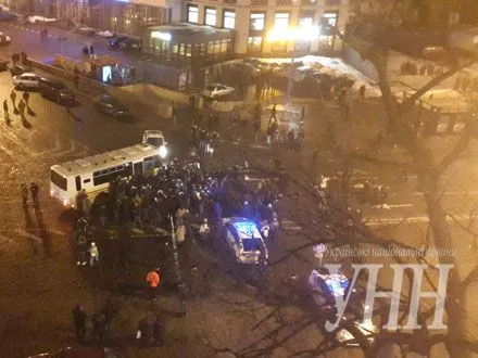 Близько десяти активістів на Європейській площі "запакували в автозак"