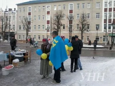 В Хмельницком прошел флешмоб "Крым - это Украина"