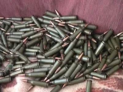 Мужчина хранил арсенал оружия в жилом доме в Сумах
