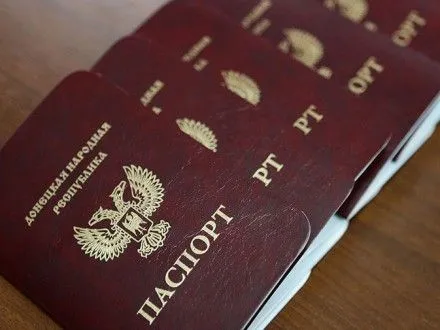 В Кремле объяснили признание паспортов "ЛНР" и "ДНР"