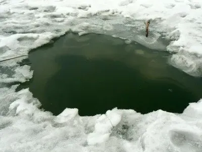Пятеро рыбаков провалились под лед в Кировоградской области, один погиб