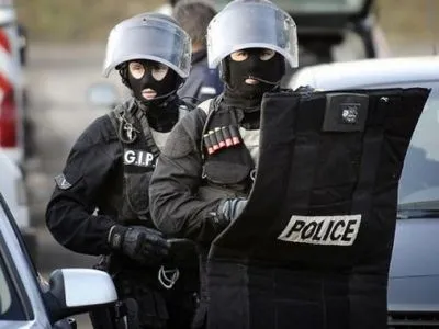 Во Франции полиция задержала трех подозреваемых в подготовке теракта