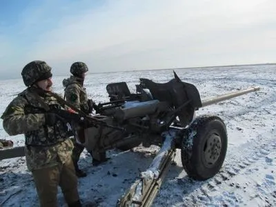 За минувшие сутки в зоне АТО 2 украинских военнослужащих ранены, 7 - травмированы