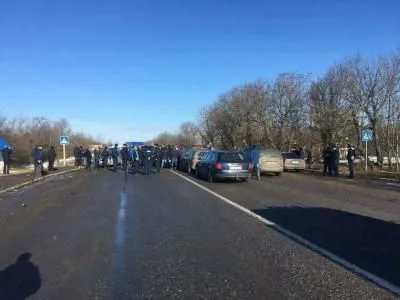 Автомобілісти перекрили рух в напрямку КП "Порубне"