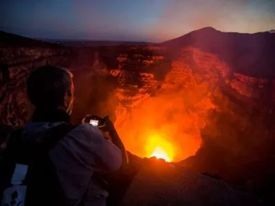 Дослідник і його гід вижили після падіння в жерло вулкану