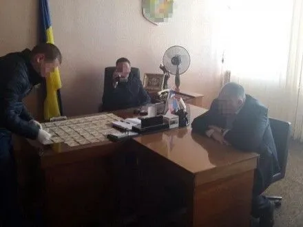 На Житомирщині СБУ затримала на хабарі голову райдержадміністрації