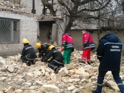Спасатели в Херсонской области доставали погибшего из-под обломков обрушившейся стены