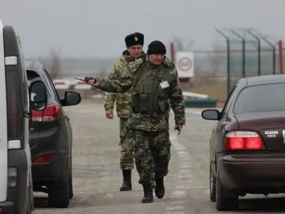 Понад 5 тис. осіб минулої доби перетнули адмінмежу з Кримом