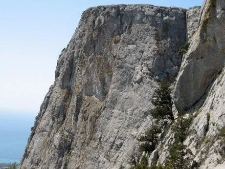 alpinistka-z-moskvi-zirvalasya-z-20-metrovoyi-visoti-v-gorakh-krimu