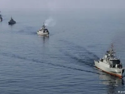 Иран начал военно-морские учения в стратегически важном проливе