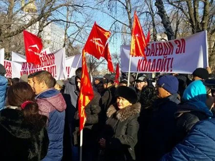 В Бишкеке митингующие требуют освободить лидера парламентской оппозиции