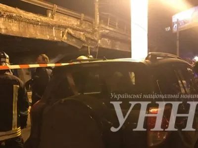 В Киеве начался частичный демонтаж отбойника на Шулявском мосту