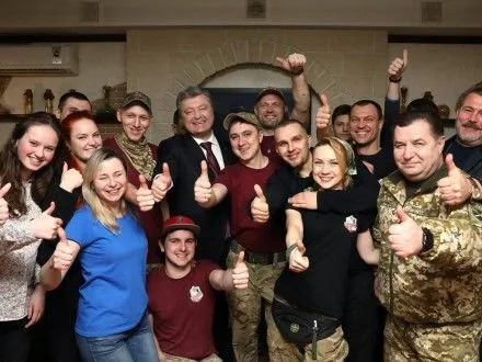 П.Порошенко в Днепре зашел на пиццу к ветеранам АТО