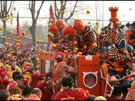 В Италии состоялась знаменитая ежегодная битва апельсинами