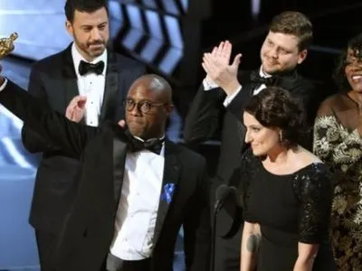 Аудитор "Оскара" извинился за ошибку во время вручения премии