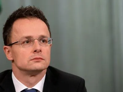 Венгрия не будет соблюдать квот ЕС по приему беженцев - глава МИД