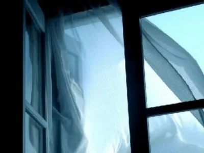 В Ровно из окна 5 этажа выпрыгнула молодая женщина