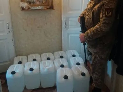 Пограничники в Одесской области разоблачили место накопления 240 литров алкогольных напитков