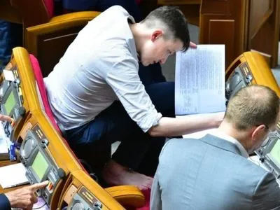 Н.Савченко еще не решила, пойдет на допрос в СБУ