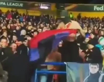 Ультрас "Шахтаря" спалили прапор "ДНР" на матчі Ліги Європи
