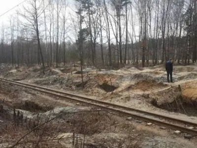 Мисливці за бурштином пошкодили залізничну колію на Рівненщині