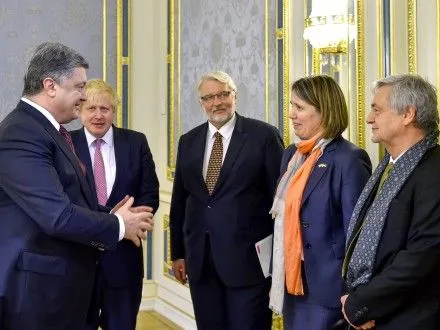 П.Порошенко обсудил с главами МИД Великобритании и Польши минские соглашения и ситуацию на Донбассе