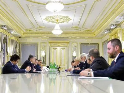 Россия несет полную ответственность за нарушение режима прекращения огня - П.Порошенко