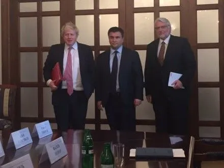 П.Климкин, В.Ващиковский и Б. Джонсон начали встречу в Киеве