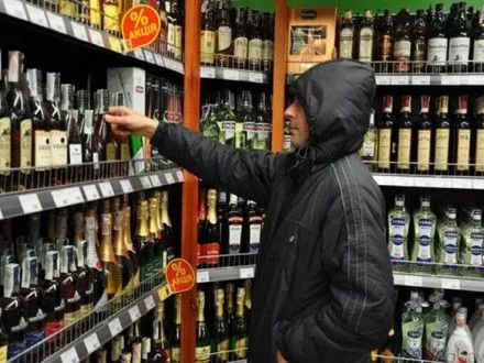 Запрет продажи алкоголя ночью увеличит злоупотребления - эксперт