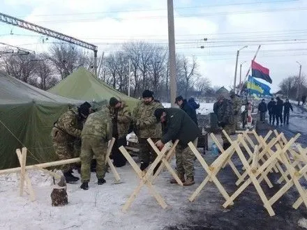 Аваков поделился видео потасовки на "передовой" блокады у Кривого Торца